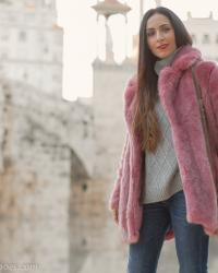Look calentito para el frío con un Abrigo de pelo de color rosa precioso