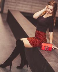 Walentynkowa stylizacja. ♥ Czerwona mini i kozaki za kolano. ♥