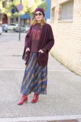 How to wear a maxi skirt with boots: the layering trend