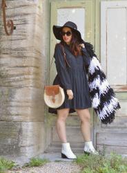 Robe chemise noire : un look chic de future maman