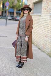 Maxi brown belted coat: a transitional outfit