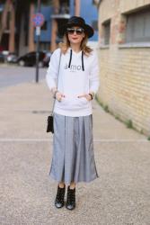 A Moi Paris: my easy daytime look with a white hoodie