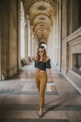 Pantalon camel & escarpins leopard – Elodie in Paris