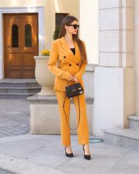 YELLOW SUIT