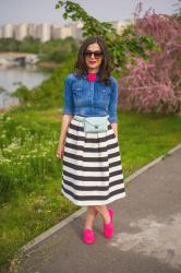Jeans, stripes and fuchsia pops