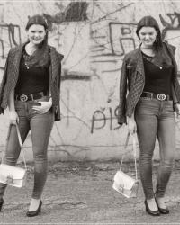 Leder, Denim & Spitze: Die Modeklassiker als Abendoutfit