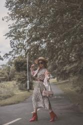 Un maxi dress leopardato e tanto rosa