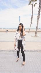 Kimono de flores en look de Verano