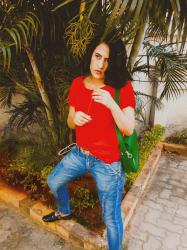 RED TEE AND FRAYED DENIM : A COOL WAY TO STYLE YOUR BASICS