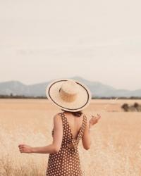 La robe à pois féminine idéale quand il fait chaud