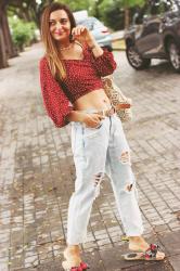 como combinar un crop top de lunares