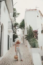 AROUND DALT VILA