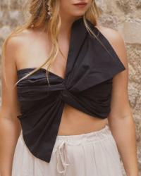 Top nœud & pantalon palazzo dans le Barrio Gotico