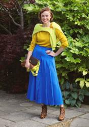 Colourful Transitional Outfit | Midi skirt and Deconstructed Jumper