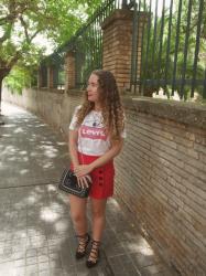 Red skirt+LEVIS t-shirt