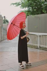 OOTD | ブラックマキシワンピースと赤い傘