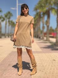 Vestido Camel con puntilla