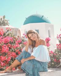 SANTORINI, CÚPULAS AZULES Y BUGANVILLAS