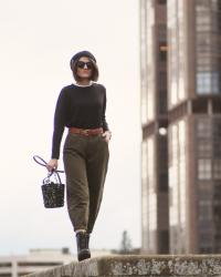 Estilo militar con pantalón slouchy