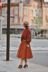 OOTD | 刺繍ブラウスとレザースカートの紅葉カラーコーデ