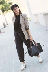 Look con slouchy y blazer