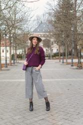 široké nohavice "culottes" s fialovými doplnkami