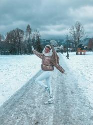 Winona Oak - He Don’t Love Me      ||     Golden jacket and white sequin boots in Zakopane