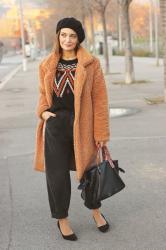 Look con slouchy y boina