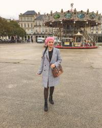 Look en manteau pied-de-poule revisité