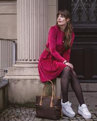 Kleid mit Plateau Sneakers kombinieren – so geht es!