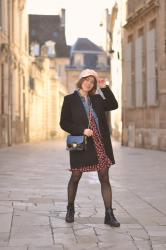 Veste en jean & robe fleurie : j'adopte le layering !