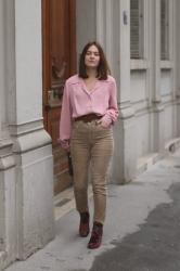 Chemise rose et pantalon velours