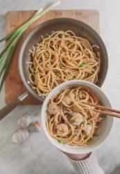 Extra (Ap)Petite: Addictive Garlic Noodles Recipe