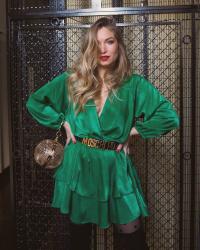Green is the new black ! Ma robe verte et ceinture vintage Moschino