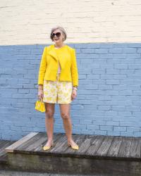 how to wear a summer jacket and shorts