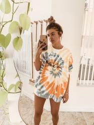 COME ABBINARE UNA T-SHIRT TIE DYE LA TENDENZA DELL'ESTATE 2020