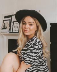 what lily wears 27.05.20