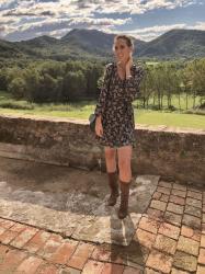 Vestido y botas para un look otoñal