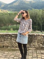Falda con botas – Look casual y otoñal