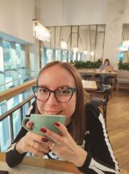 Cat-eye and blue: Glassesshop GUDVUE glasses review