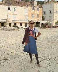 VISITING HVAR TOWN IN AUTUMN, STYLING MY ART PRINTED T-SHIRT