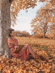 Vestido de flores en otoño