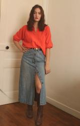 Orange mécanique et jupe en jean