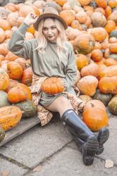 #OOTD: FARMA DYŃ - jesienna stylizacja z sukienką khaki i kraciastą koszulą