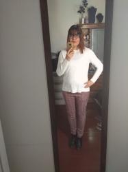 Outfit propio: Suéter blanco + pantalón similitud tweed.
