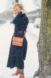 A flared black midi skirt in the snow