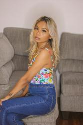 Floral bodysuit & tie-up jeans