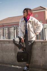 Cazadora de peluche y pelo fucsia | TEDDY COAT and fuchsia hair