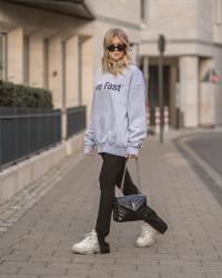 Outfit: Hose mit Schlitz & Boyfriend Hoodie #slitpants