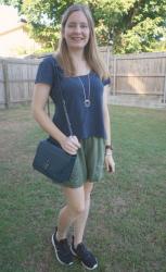 Navy and Green Shorts Outfits With Sneakers and Blue Bags